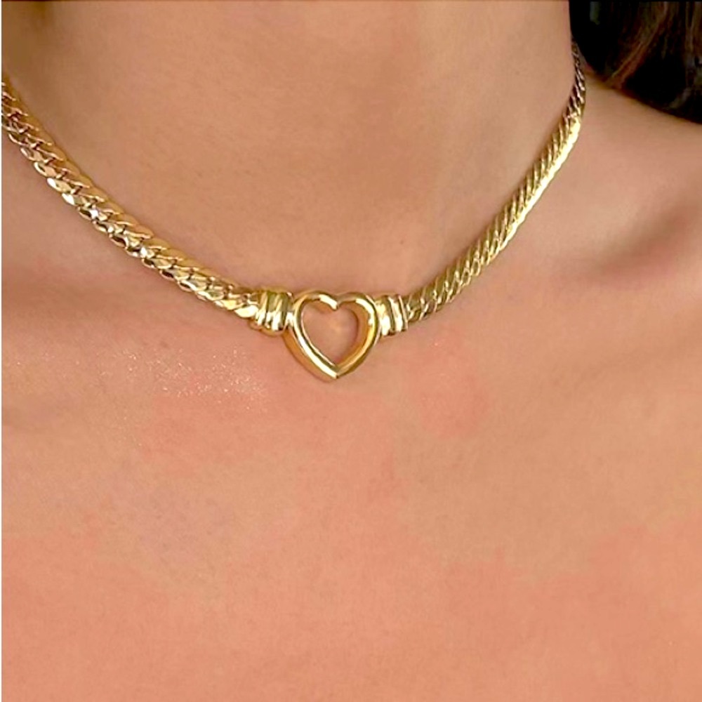 Hollow heart gold link necklace
